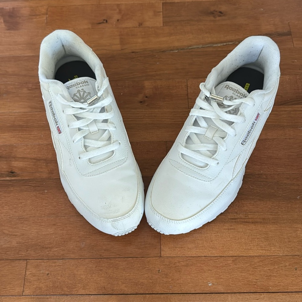 Men’s Reebok Classic sneaks